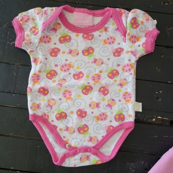 Duck Duck Goose NWOT Baby Girl 0-3 Months Three Pieces Outfit Pink White Set - Picture 4 of 5